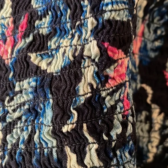 Hollister Floral Crop Top With Keyhole Front and Back—Smocked Very Stretchy - Picture 5 of 6